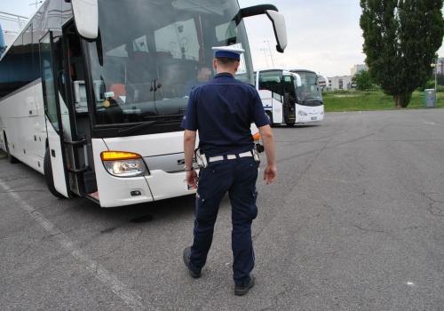 Pijany kierowca miał zabrać dzieci na wycieczkę. Ta interwencja zapobiegła tragedii