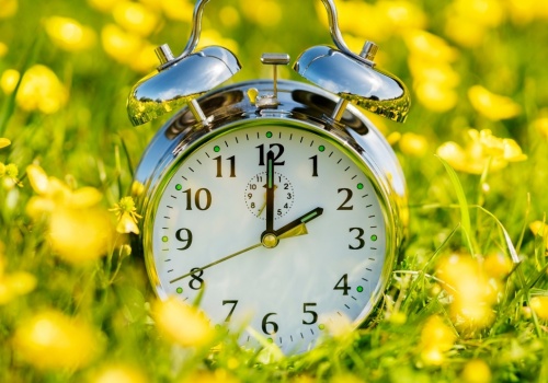 Zmiana czasu na letni. W którą stronę przestawiamy dzisiaj w nocy zegarki?