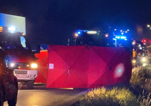 Tragiczny wypadek na DK50. Audi zderzyło się z ciągnikiem. Zginęła 11-latka