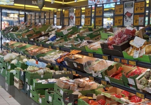 Na półce taniej, przy kasie drożej. Klienci zwracają uwagę na „ukrytą” opłatę