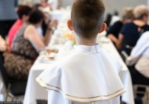 Pierwsze komunie drenują portfele. Tyle chcą za talerzyk