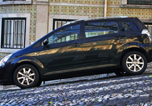 Zostawiasz auto na górce i robisz to? Lewarek nie ruszy ani o milimetr, dowiesz się rano