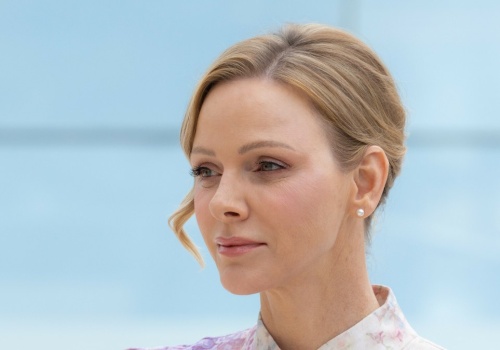 Zachwycająca sukienka Księżna Charlene. Idealny wybór na wiosnę