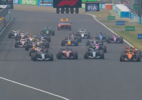 Antonelli wygrał w Japonii i objął prowadzenie w mistrzostwach. 19-latek studzi jednak nastroje