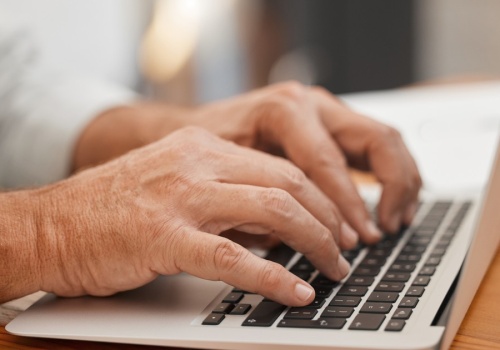 Świat odkrywa wartość pracowników 50+. Polska liczy ich koszt