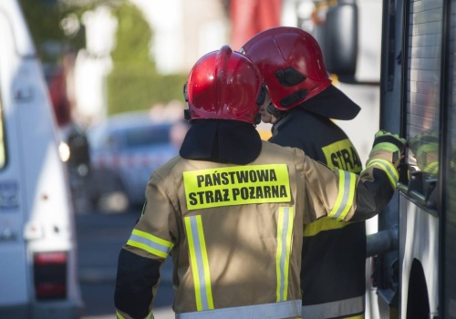 Pożar w Warszawie. Płonie hala z makulaturą