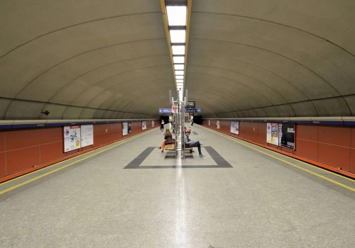 Metro M1 z utrudnieniami. Część stacji zamknięta