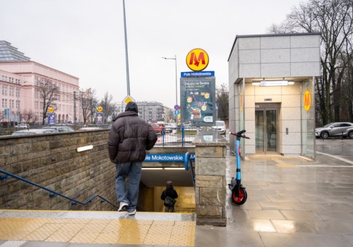 Wypadek w metrze. Długie utrudnienia i ewakuacja w tunelu
