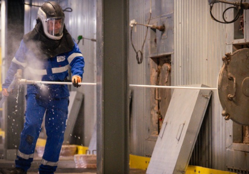 Wybuchy w mieście. Saperzy wchodzą do zakładu gospodarki odpadami