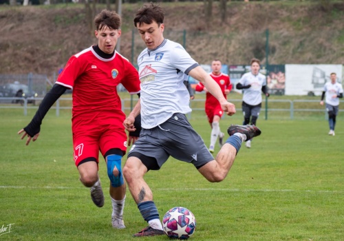 Dziewięć goli i wielkie emocje. Nędza przegrywa po thrillerze