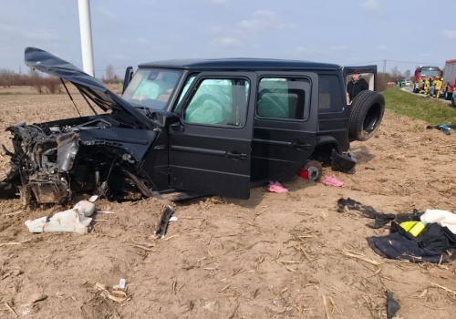 Kleczew. Wypadek na drodze wojewódzkiej. Lądował śmigłowiec LPR