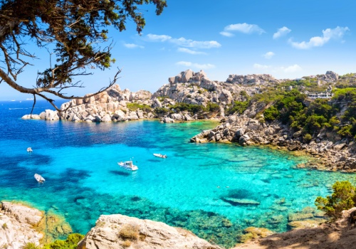 Sardynia w niskiej cenie 🔥🇮🇹 Loty do Alghero i noclegi za 478 PLN 🤩