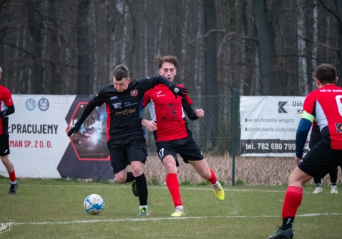 Obudzili się w końcówce, ale zabrakło czasu. Markowice bez punktów w derbach