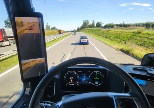 Ciężarowe wyprzedzanie w mediach: mandatów przybywa, poluzowania nie będzie