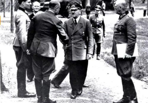 Niewiarygodne szczęście czy coś więcej? Tyle razy Hitler uniknął śmierci