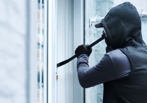 Grabież obrazów wartych miliony. Zakapturzeni złodzieje wdarli się do willi