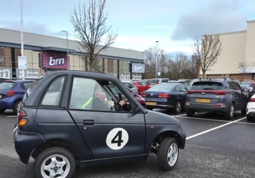 Samochód na baterie z jednorazowych e-papierosów. Eksperyment YouTubera