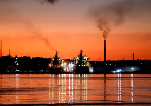 Rosyjski tankowiec dopływa do Kuby. Omija blokadę USA