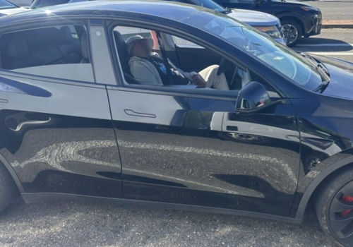 Pijany i naćpany kierowca usnął w Tesli. Samochód jeździł sam. On zapłaci, ale plus jest taki, że nikomu nic się nie stało