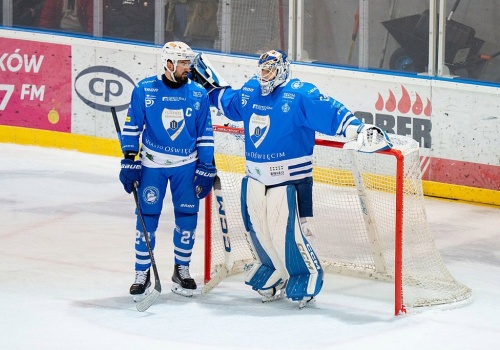 Wezmą piłki plażowe i ręczniki. Kibice mają dość