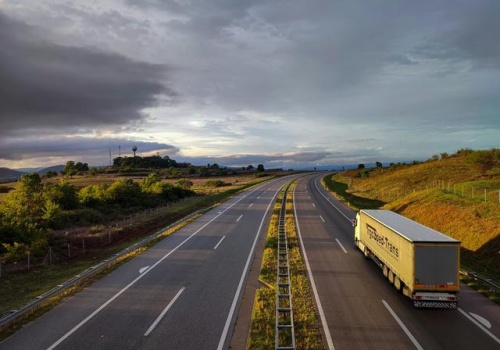 Wynagrodzenia kierowców i tachografy, czyli transport drogowy pod presją kosztów