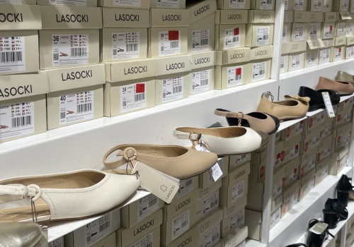 W tych wsuwanych bucikach z promocji stopa odpocznie - to hit Lasockiego, a co w CCC?