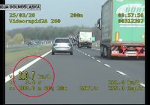 Pędził „eską” 210 km/h. Policja nie miała litości dla kierowcy