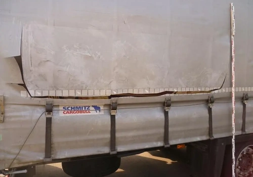 Złodzieje ładunków: plandeki na 3 parkingach, buty za 40 tys. euro i 414 tys. batoników