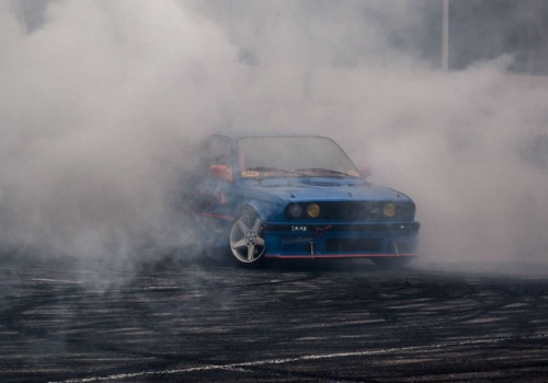 Od dziś policja zabiera prawo jazdy za „drift”