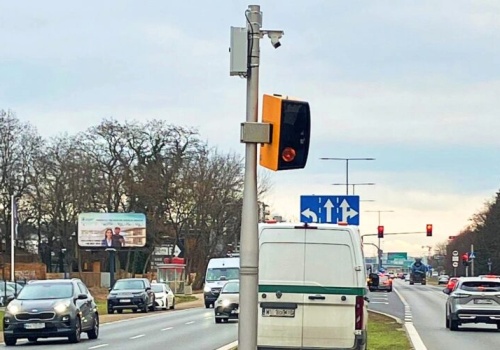 Fotoradar w Al. Jerozolimskich znów zniszczony. Czwarta przegrana z wandalami