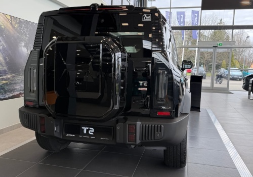 „Chiński Defender” w cenie hybrydowej Kii Sportage. Efekt? Zamówień na 4 miesiące do przodu