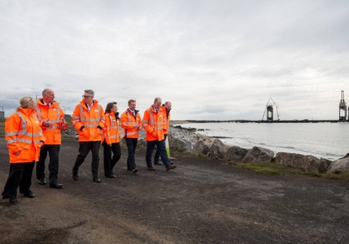 Brytyjski rząd inwestuje 64 milionów funtów w pływające farmy wiatrowe. Port Talbot będzie sercem walijskiego przemysłu