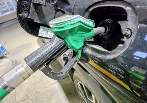 Rewolucja na stacjach benzynowych: rząd zamraża ceny paliw. Od jutra zatankujemy taniej