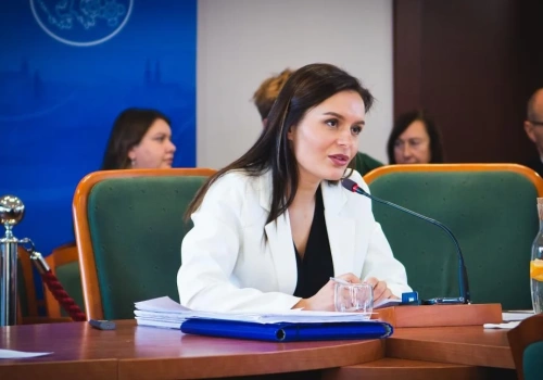 Legnica. Radni są za przeniesieniem Ekobiblioteki do palmiarni