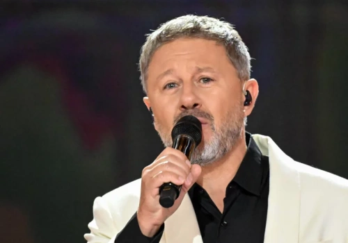 Znany muzyk żegna słynnego pisarza. 