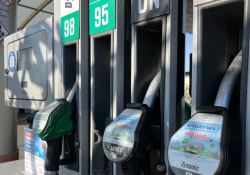 Maksymalne ceny paliw już od wtorku. Minister podał cennik