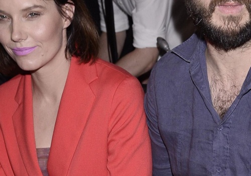 Nie pojawiła się na własnej rozprawie rozwodowej. Mąż przyszedł do sądu z aktorem z 