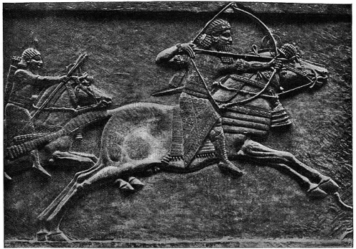 Król, który obdzierał wrogów ze skóry… i ratował wiedzę świata