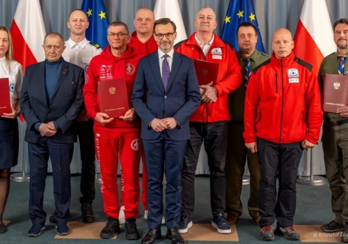 Wojewoda podpisał porozumienie z harcerzami i WOPR. Będą wspólnie działać na rzecz bezpieczeństwa mieszkańców