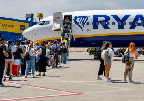 Primark sprzedaje najlepszą walizkę do Ryanaira. Wniesiesz ją za darmo