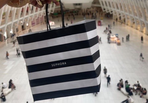 Kosmetyki dla dorosłych trafiają do dzieci? Sephora i Benefit pod lupą