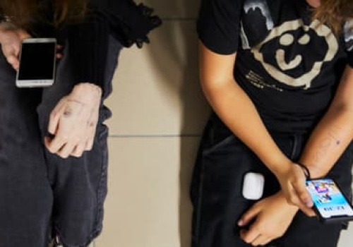 Szkoła bez smartfona. Kolejny edukacyjny bubel premiera Tuska?