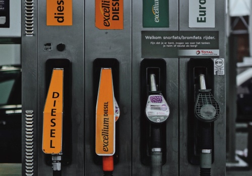 Maksymalne ceny paliw ogłoszone przez rząd. Pomogą czy zaszkodzą?