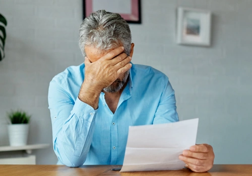 Polacy zalegają 870 mln zł ubezpieczycielom. Raport KRD