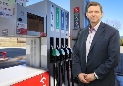 Obniżki cen paliw w praktyce. Ekonomista Marek Zuber tłumaczy, ile zaoszczędzimy na …