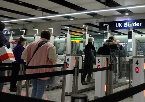 Nowe kontrole graniczne opóźnią podróże na święta