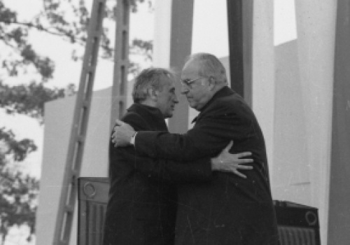 Sikorski: Krzyżowa to instytucja-symbol w relacjach polsko-niemieckich