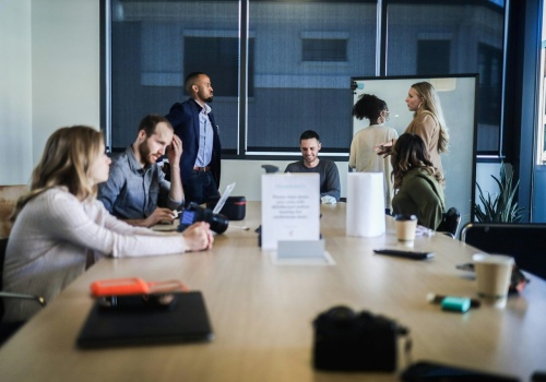 Aż 70 proc. nie żałuje zmiany pracy. Impulsem do odejścia często jest szef