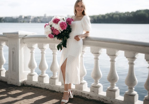 Kolory sukienki na wesele: dziś wszystkie chwyty dozwolone. Ale odcień sukienki mówi o tobie sporo