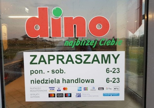 Kontrole w Dino: ponad tysiąc decyzji PIP i zarzuty dotyczące warunków pracy